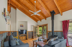 StayAU Conifer Cottage 2BR Serene Lakeside Haven